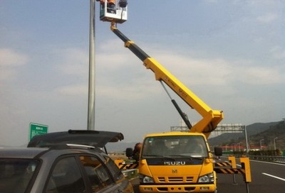 揚中高空作業車出租,高空車出租,路燈車出租
