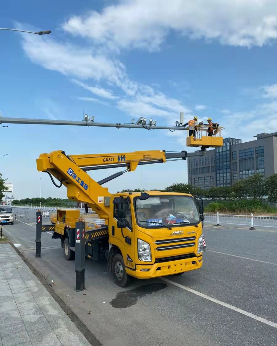 廣州增城區(qū)高空作業(yè)車出租,增城荔城修剪樹枝路燈車租賃電話