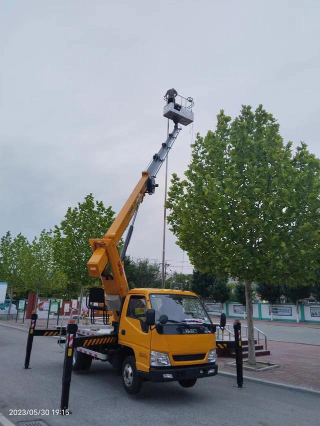 營口高空作業車路燈車出租13130588081