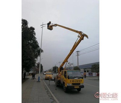 【成都路燈車出租,高空作業車出租,升降車租賃