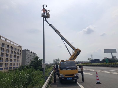 廣東高空作業(yè)車出租哪家專業(yè) 路燈車出租哪家強(qiáng)