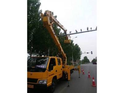 咸安路燈車出租要注意保養