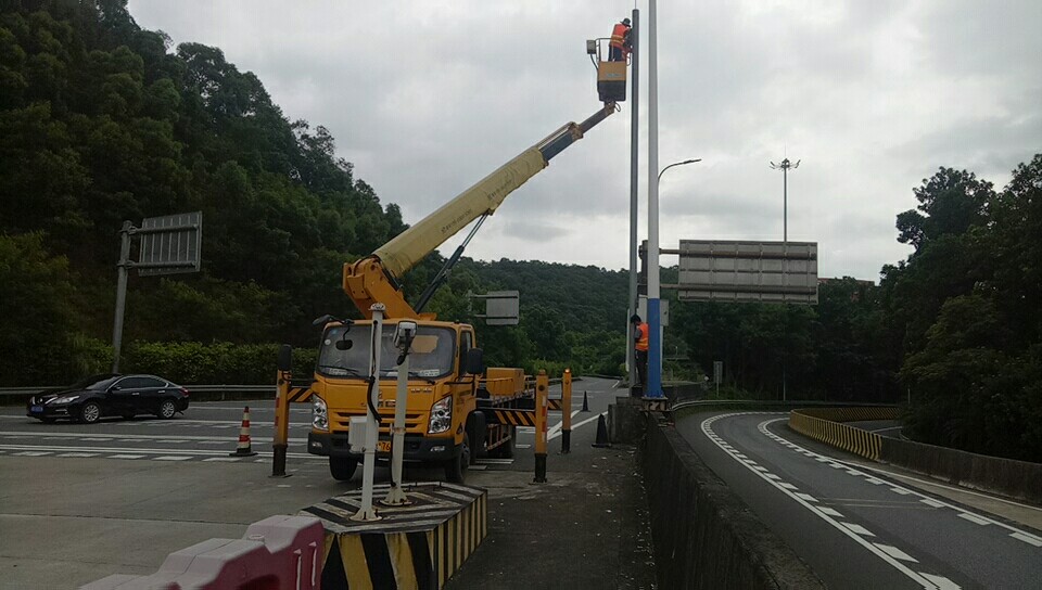 東莞高空作業車出租,東莞高空車出租,東莞路燈車出租