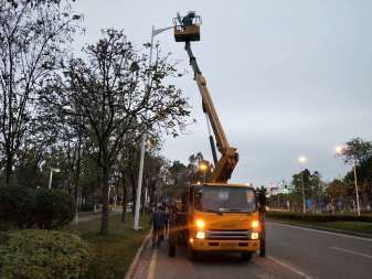臺(tái)山升降車出租,高空車出租,登高車,路燈車,高空作業(yè)車租賃